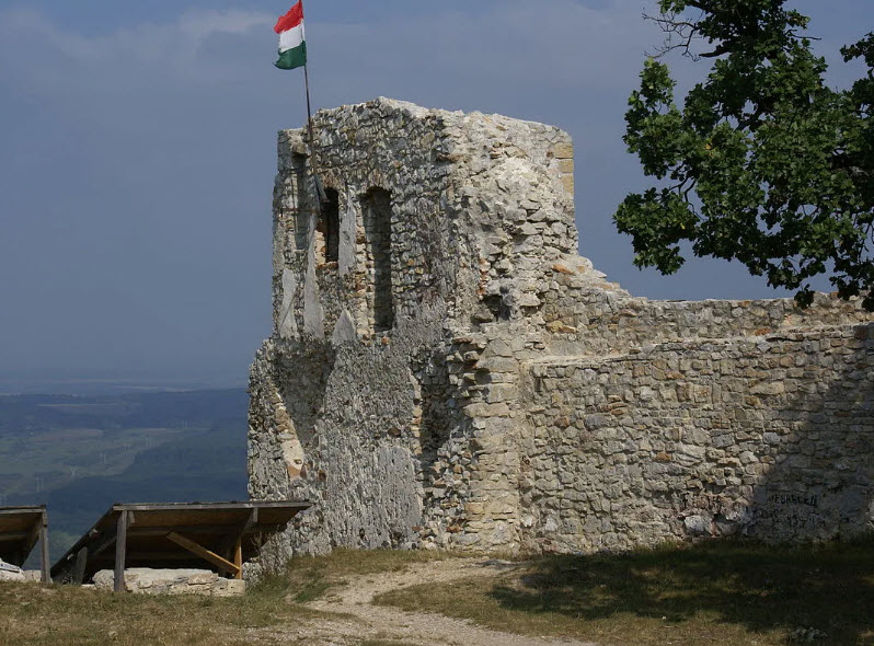 Rezi Castle, Hungary